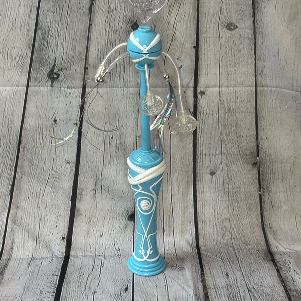 Frozen Blue and White Light Up Twirling Wand
